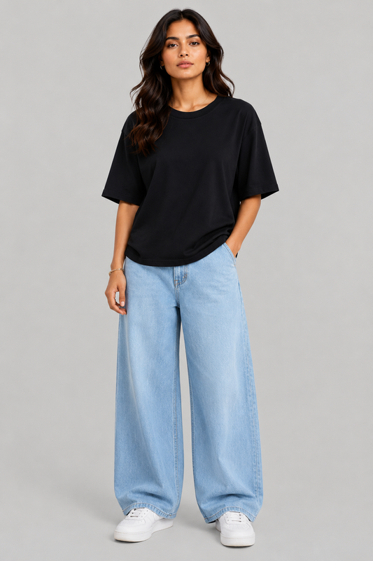 BLACK CROP TOP + BLUE BAGGY JEANS